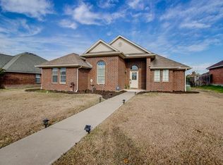 1202 Louise Ln, Ennis, TX 75119