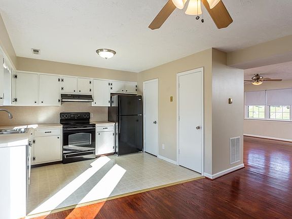 5th image of 1085 Meadowlark Dr