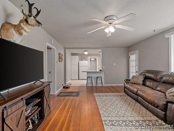 2nd image of 415 W 4th St