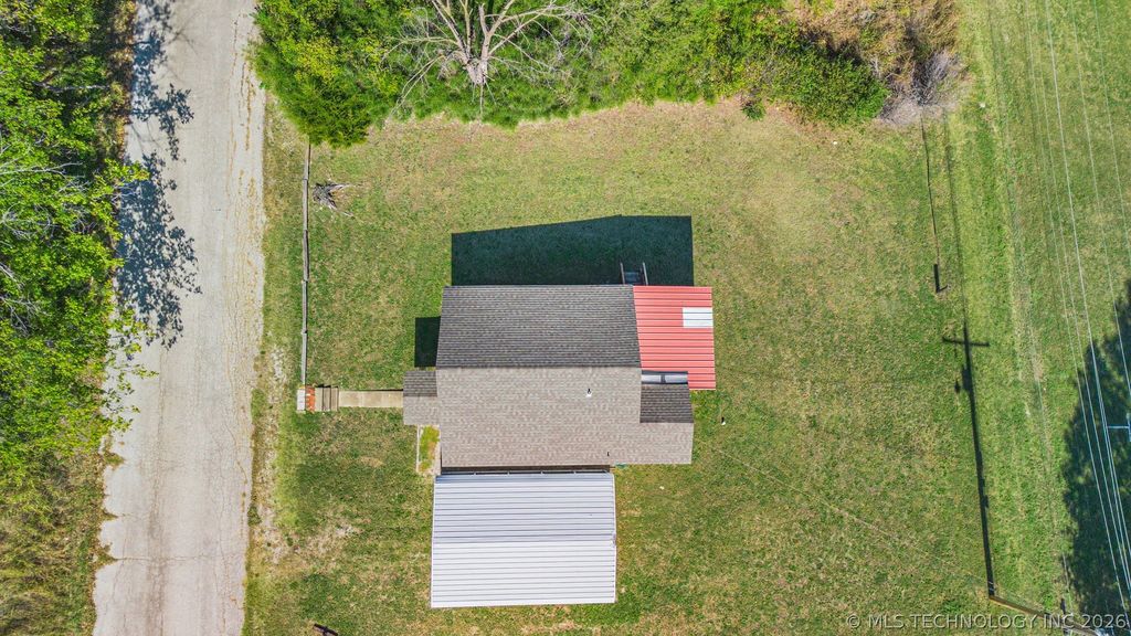 236 N Wilson St, Fairfax, OK - View 3