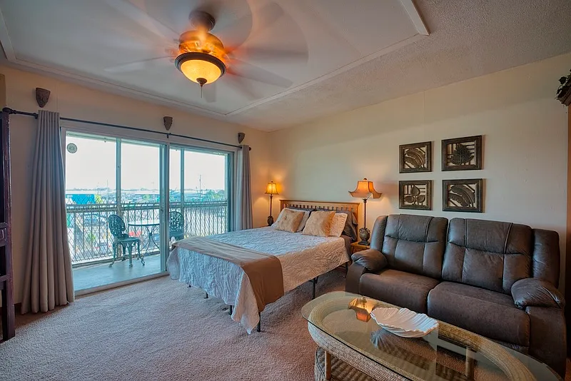 Studio, 1.0 bath, 496 sqft, $1,900 — Photo 3