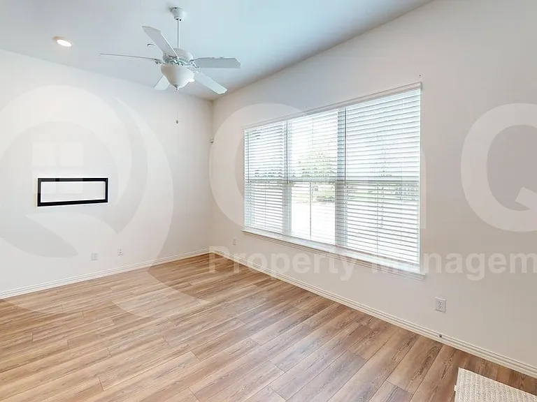 4348 Henderson Ave — Photo 8