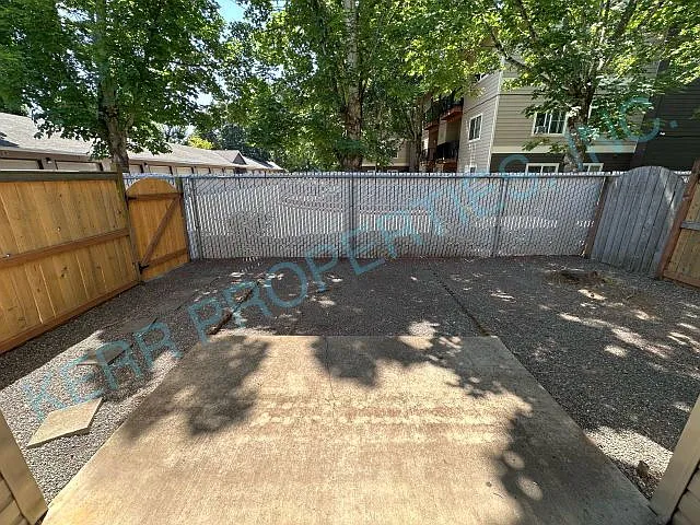 1258 NE 16th St — Photo 12