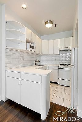 3rd image of 1435 York Ave APT 5a