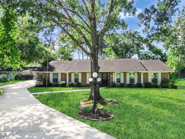 207 Shady Nook Ln, Friendswood, TX 77546