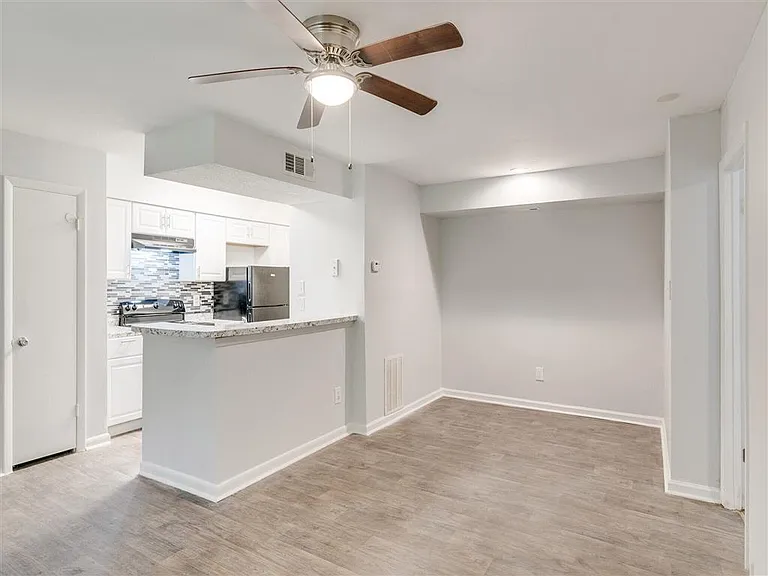 The Hub at 934 Apartments — Photo 7