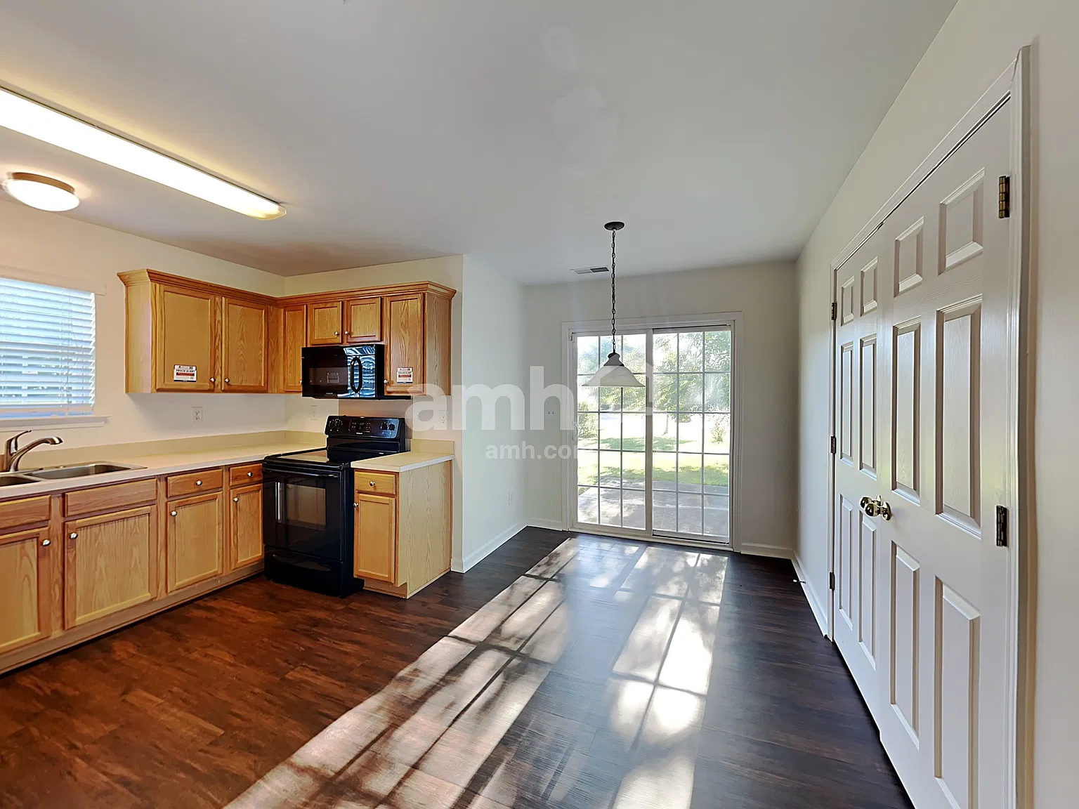 4 bed, 2.5 bath, 1681 sqft, $2,100 — Photo 4