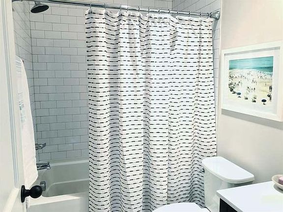 5th image of 1020 40th Ave N #103