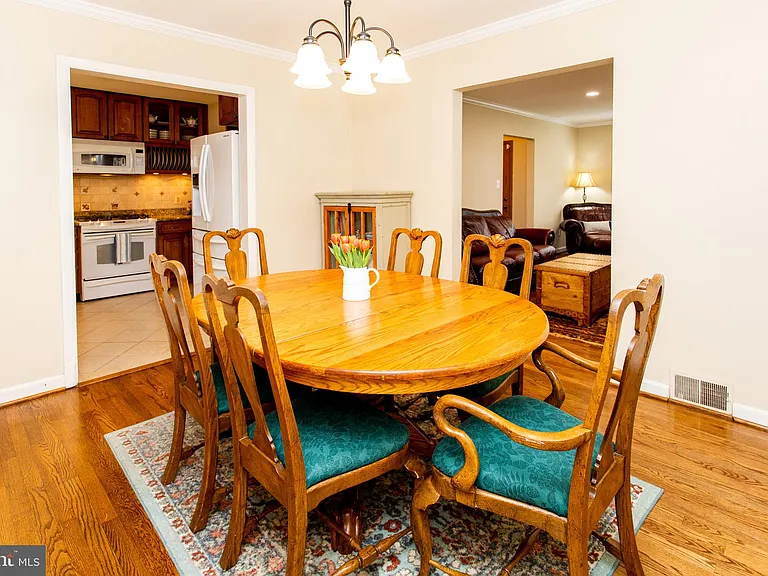 3163 Patrick Henry Dr — Photo 6
