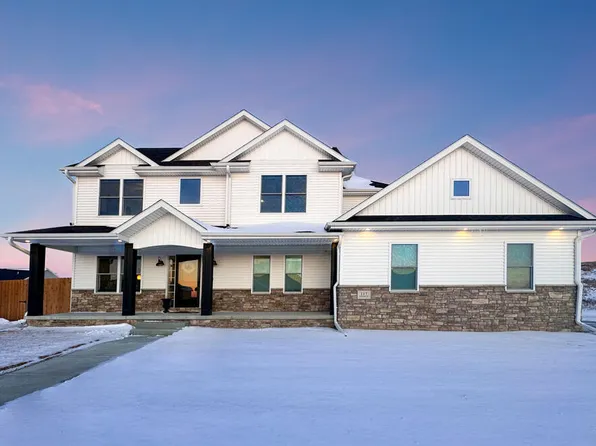 117 Firethorn Dr, Treynor, IA 51575