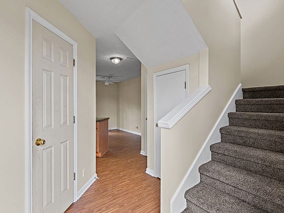 3rd image of 460 Dorchester Dr