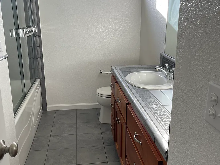 272 California Dr — Photo 19