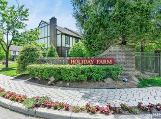 2 Holiday Ct #T002, River Vale, NJ 07675