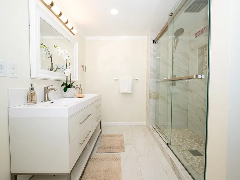 400 Tiburon Ln — Photo 9