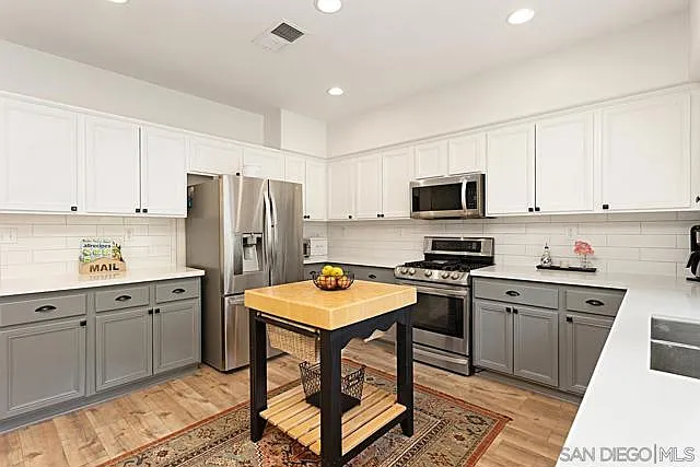 1058 Bells Dr — Photo 3
