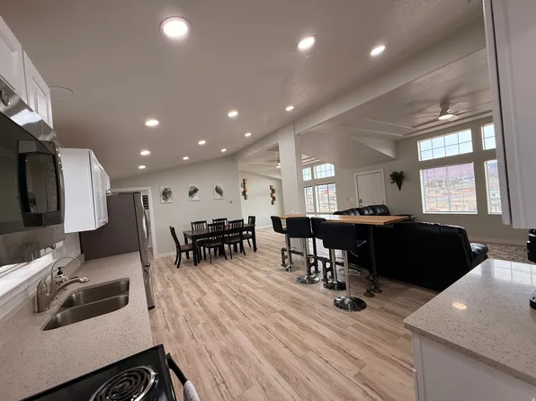 1208 S Hamblin Dr, Kanab, UT 84741