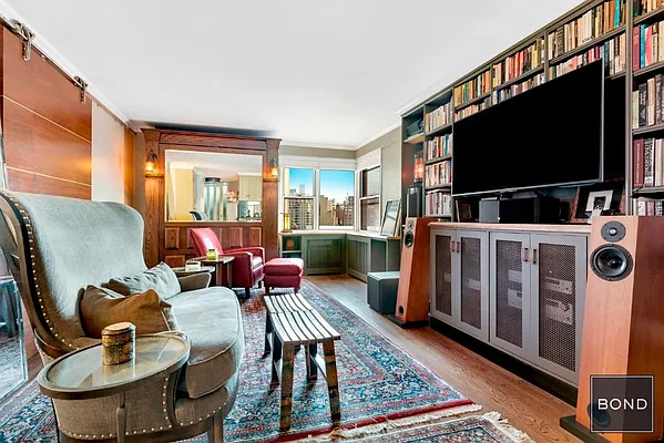 Sold by Bond New York | media 28