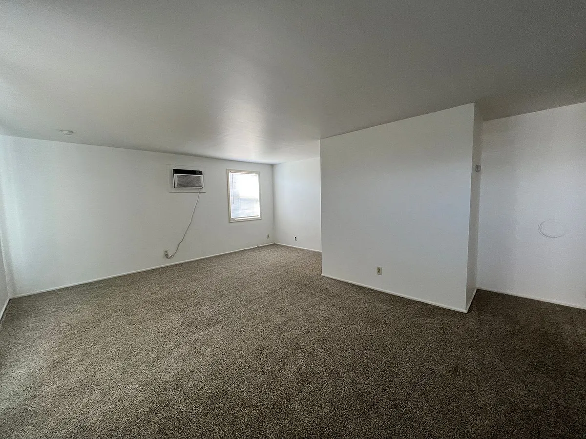 Building Photo - 228 W Northshore Dr