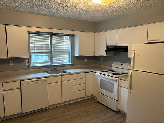 2nd image of 958 Hoosick Rd #1