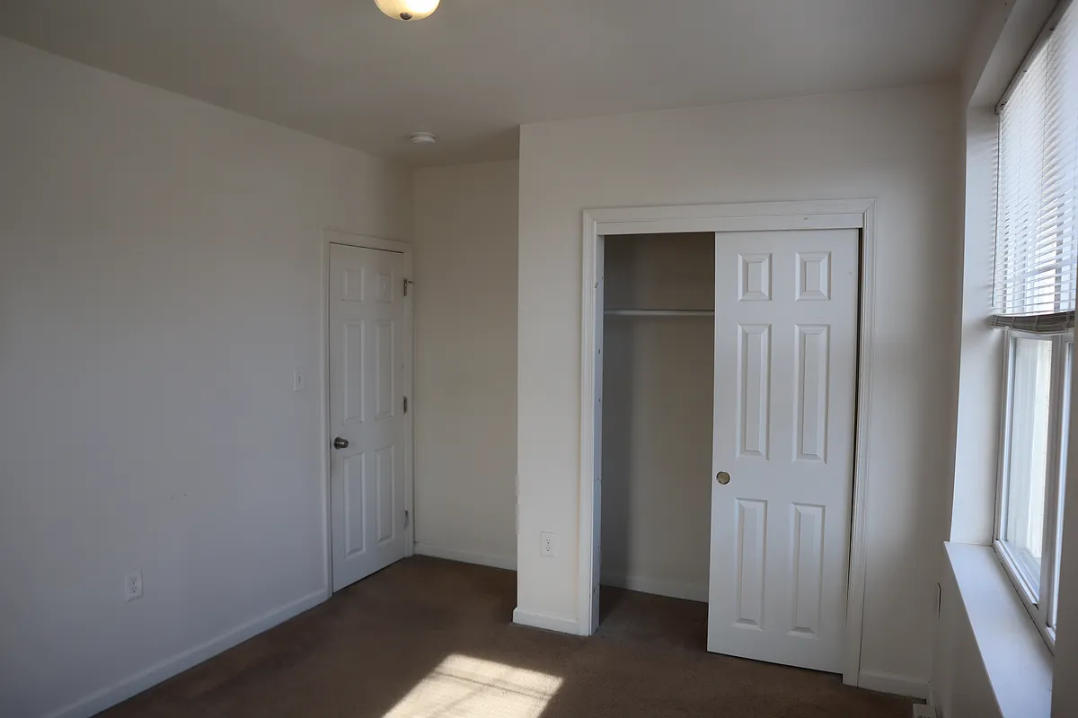 Building Photo - 2152 S Beechwood St #2