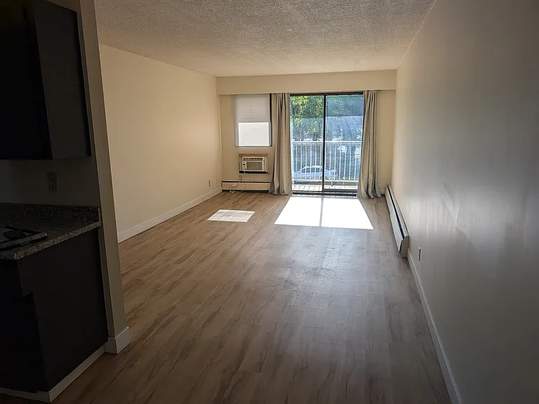 254 Beach Ave — Photo 8