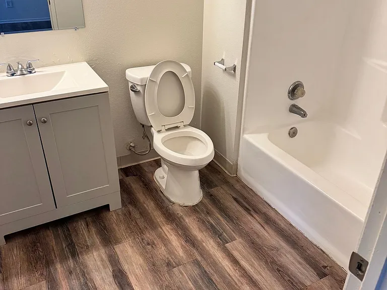 Coventry Place Apartments — Photo 11