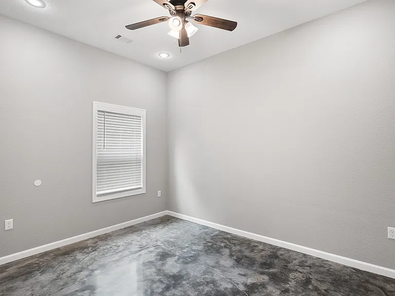 606 W Matthews Ave — Photo 6