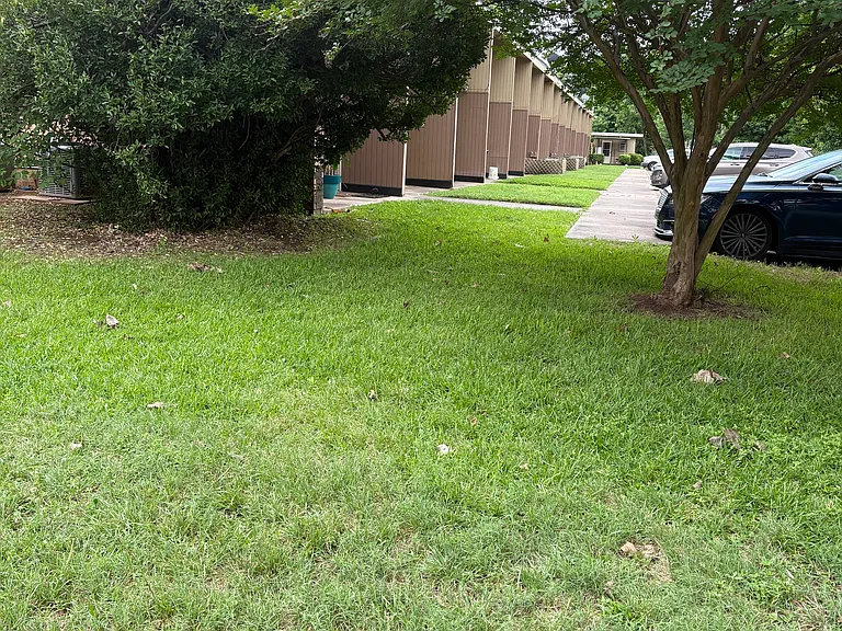 7720 E Kings Hwy #4 — Photo 2