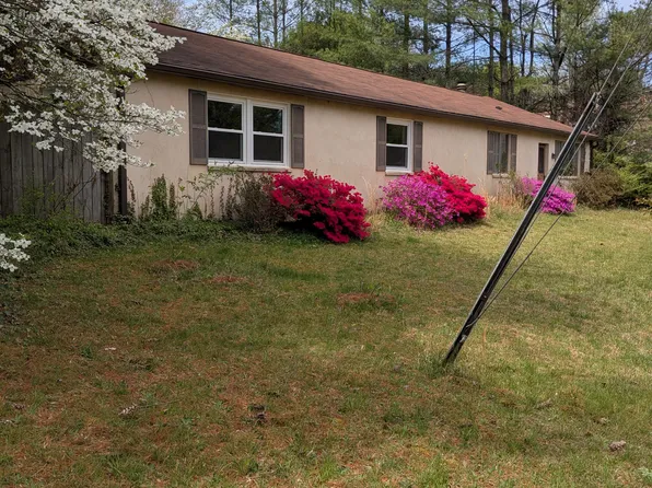 138 Governors View Rd #A, Asheville, NC 28805