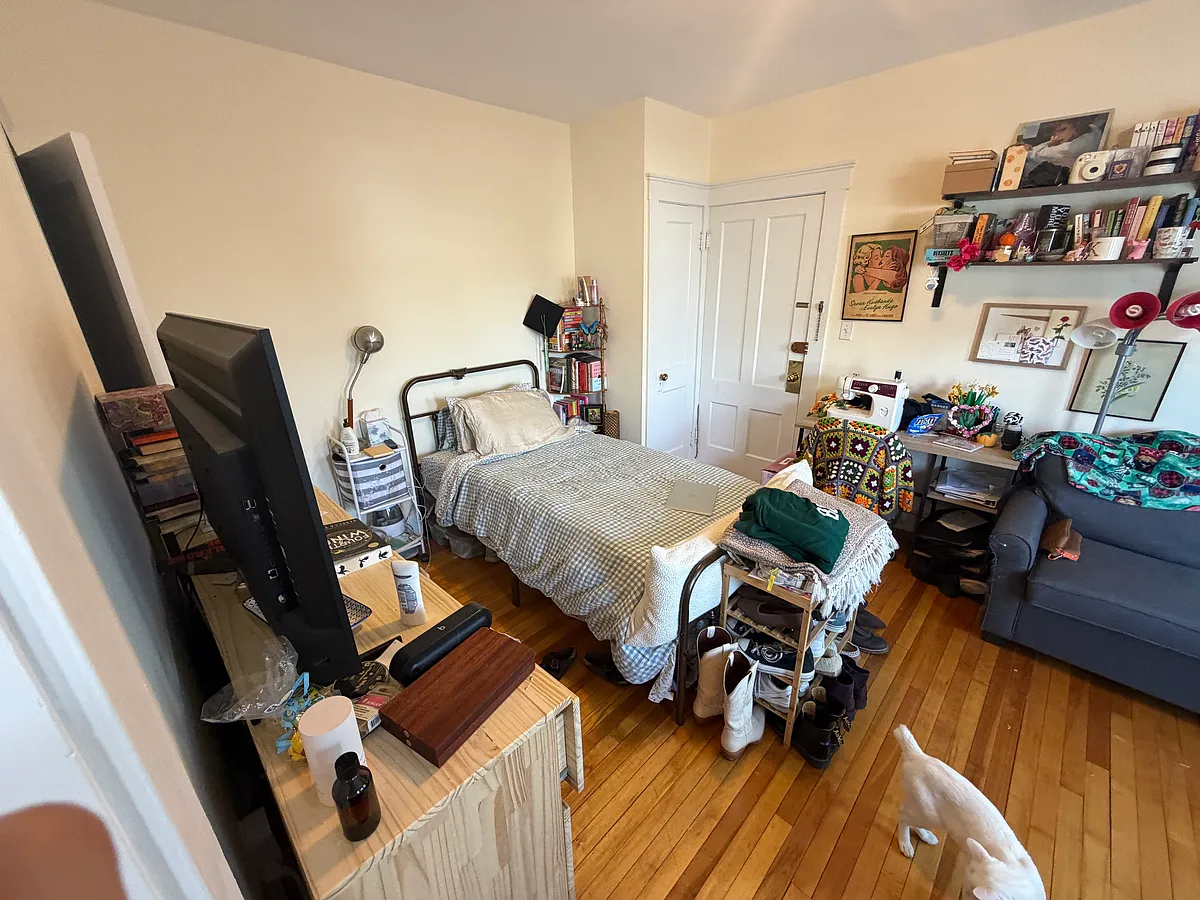 Building Photo - 384 Washington St #2B