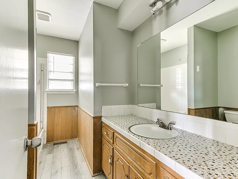 4405 N Chapman Ave — Photo 4
