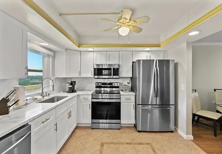 4550 Cove Cir #704 — Photo 19