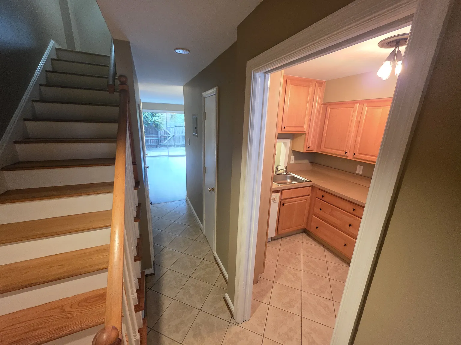 2 bedroom/1.5 bath Mount Vernon Condo — Photo 3