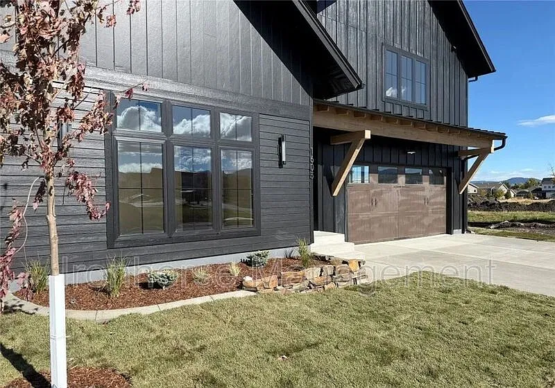 4 bed, 3.0 bath, 2941 sqft, $4,000 — Photo 3