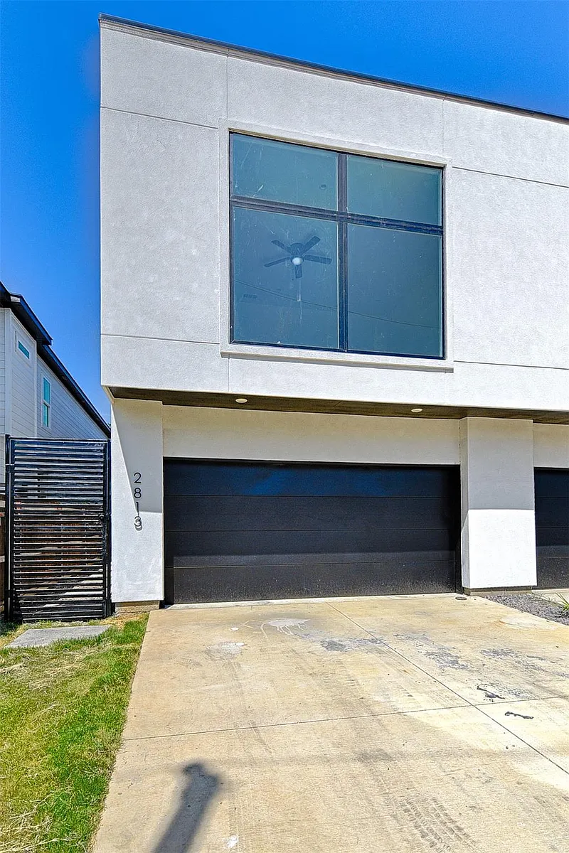 Building Photo - 2815 Harston St