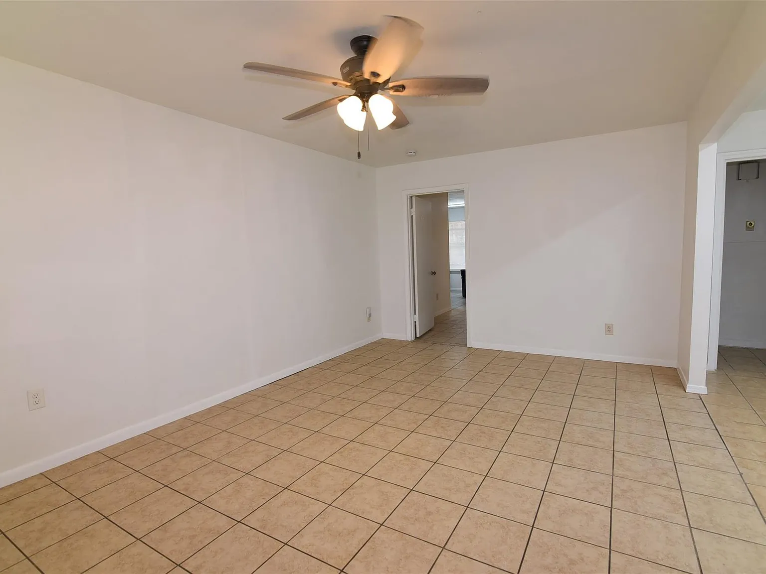 3 bed, 2.0 bath, 1762 sqft, $1,900 — Photo 3