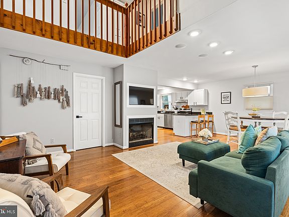3rd image of 23444 Marina Dr W