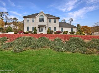 132 Ridgeview Dr, Scranton, PA 18504