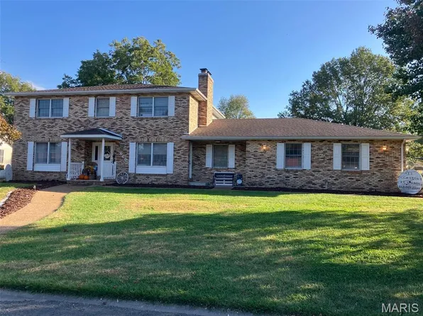 660 W 3rd St, Trenton, IL 62293