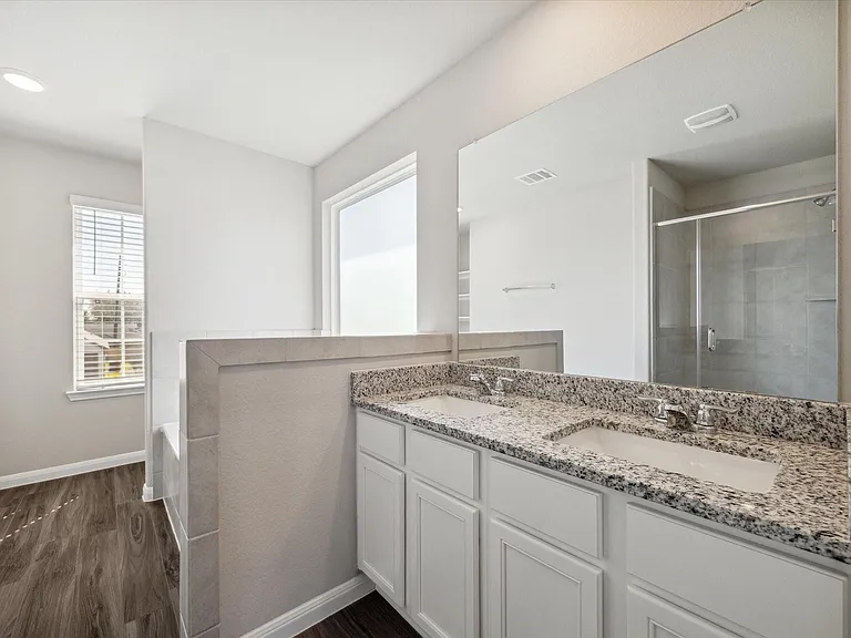 715 Gavin Walker Dr — Photo 7