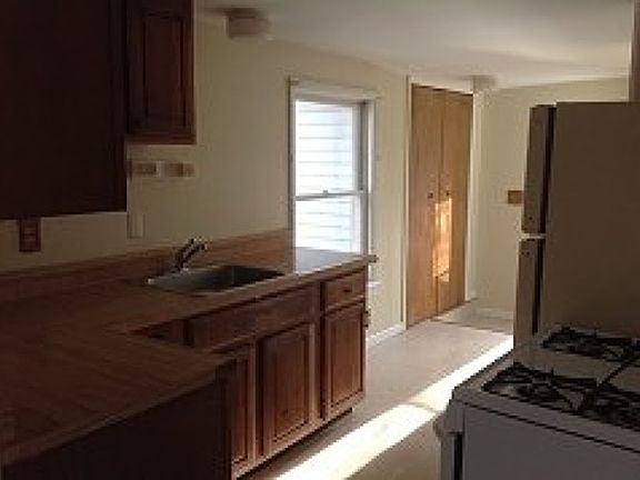 4th image of 10 Walnut St