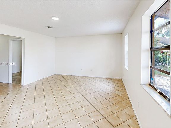 4th image of 1664 SW 2nd Ct