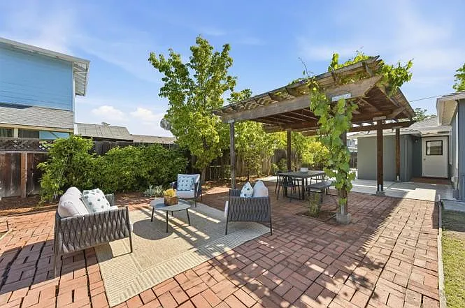 410 Wilton Ave — Photo 16