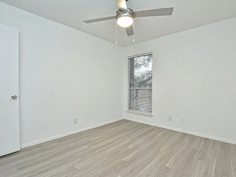 St. Edwards Place Apartments — Photo 30