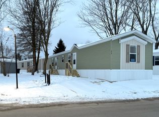 215 S Lyon Woods #96, South Lyon, MI