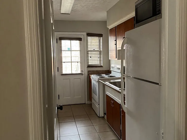 931 Kenwick Rd #B — Photo 5