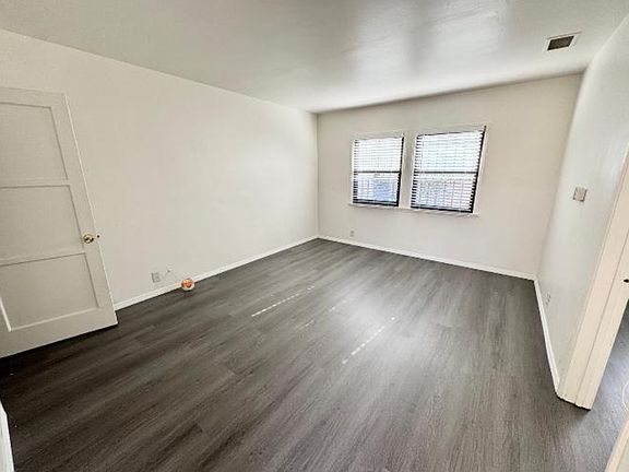 3rd image of 1516 W 99th St Unit 1/2