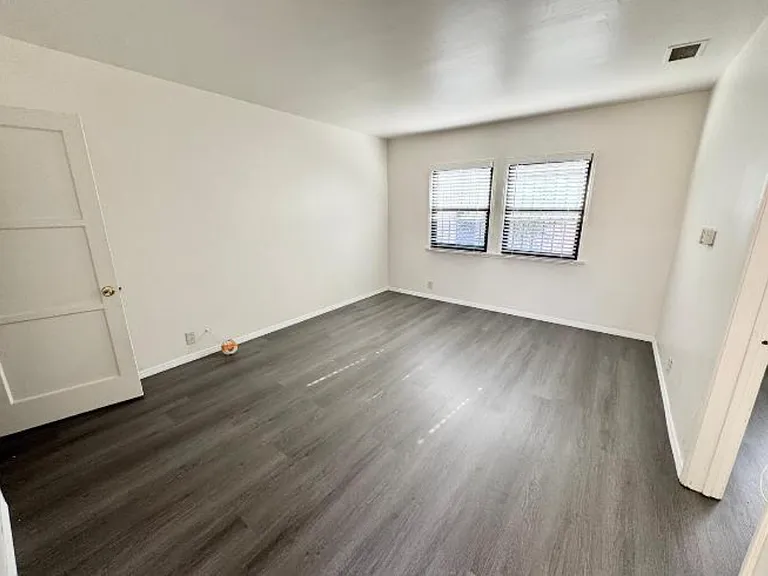1516 W 99th St #1/2 — Photo 3