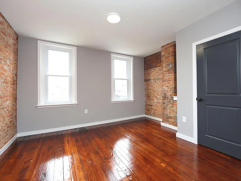 2727 Helen St — Photo 14