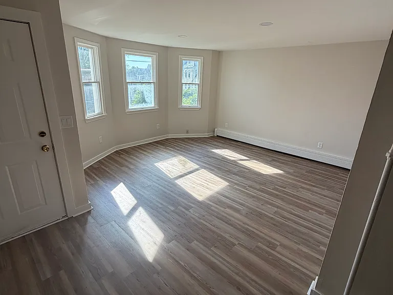 121 Oak St #1 — Photo 2